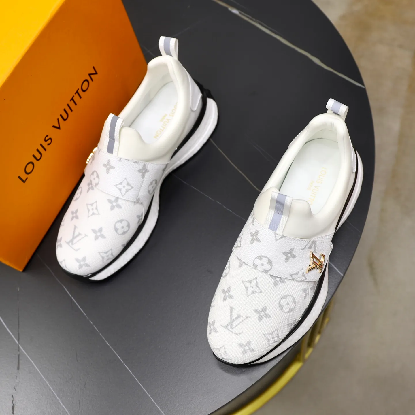 Ex-factory price: 442💰🙅‍♂️🙅‍♂️🙅‍♂️ Brand: GUCCI Standard code: 38-44 (45 customized) Grade: Same as the official website Material: Original leather splicing, comfortable and breathable lining, original wear-resistant outsole Style category: Men's fashionable casual shoes, running shoes, noble luxury brand elements, top luxury Color: actual picture color